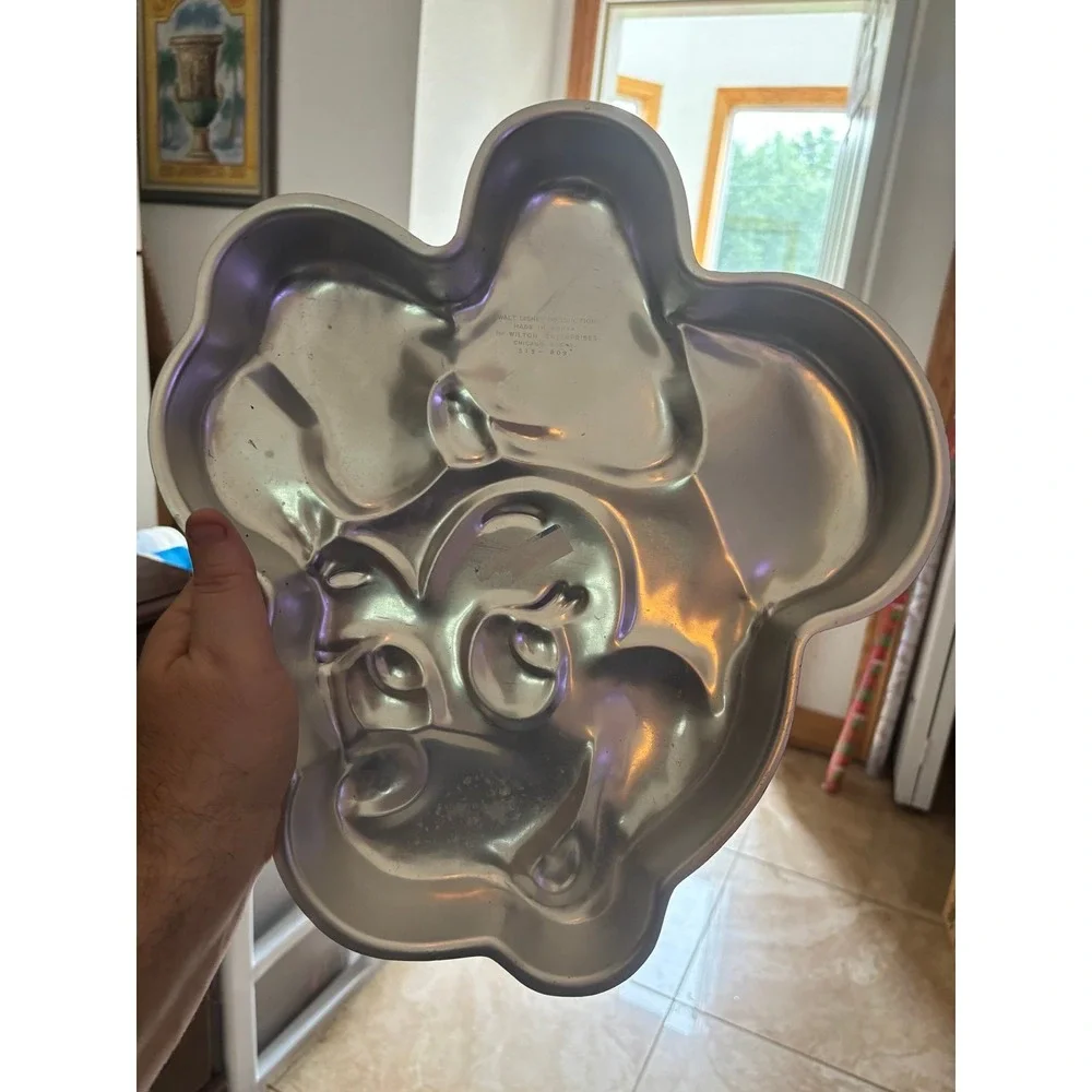 Wilton Minnie Mouse Character Aluminum Cake Pan Silver 515-809.